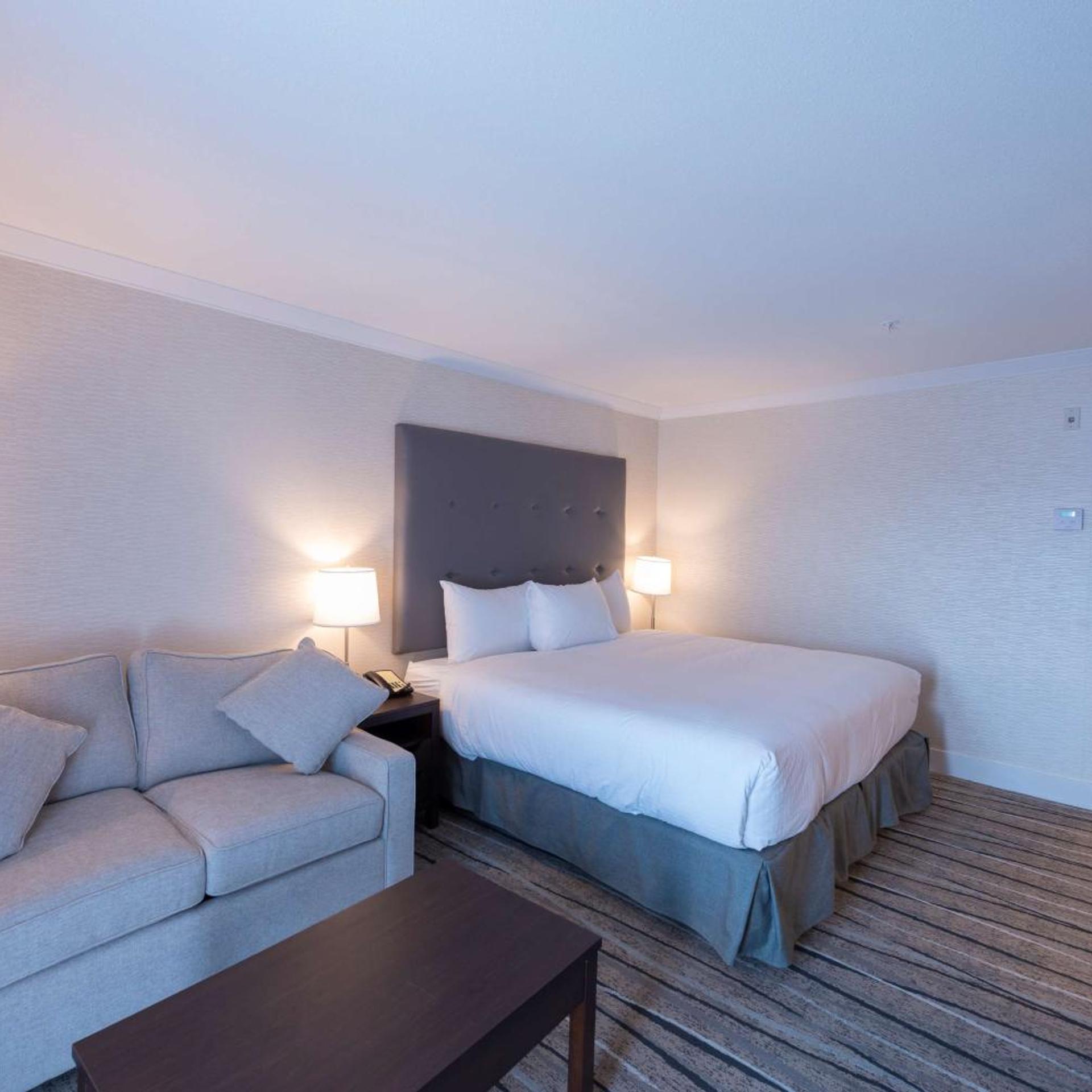 Executive, Suite, King Bed, Balcony