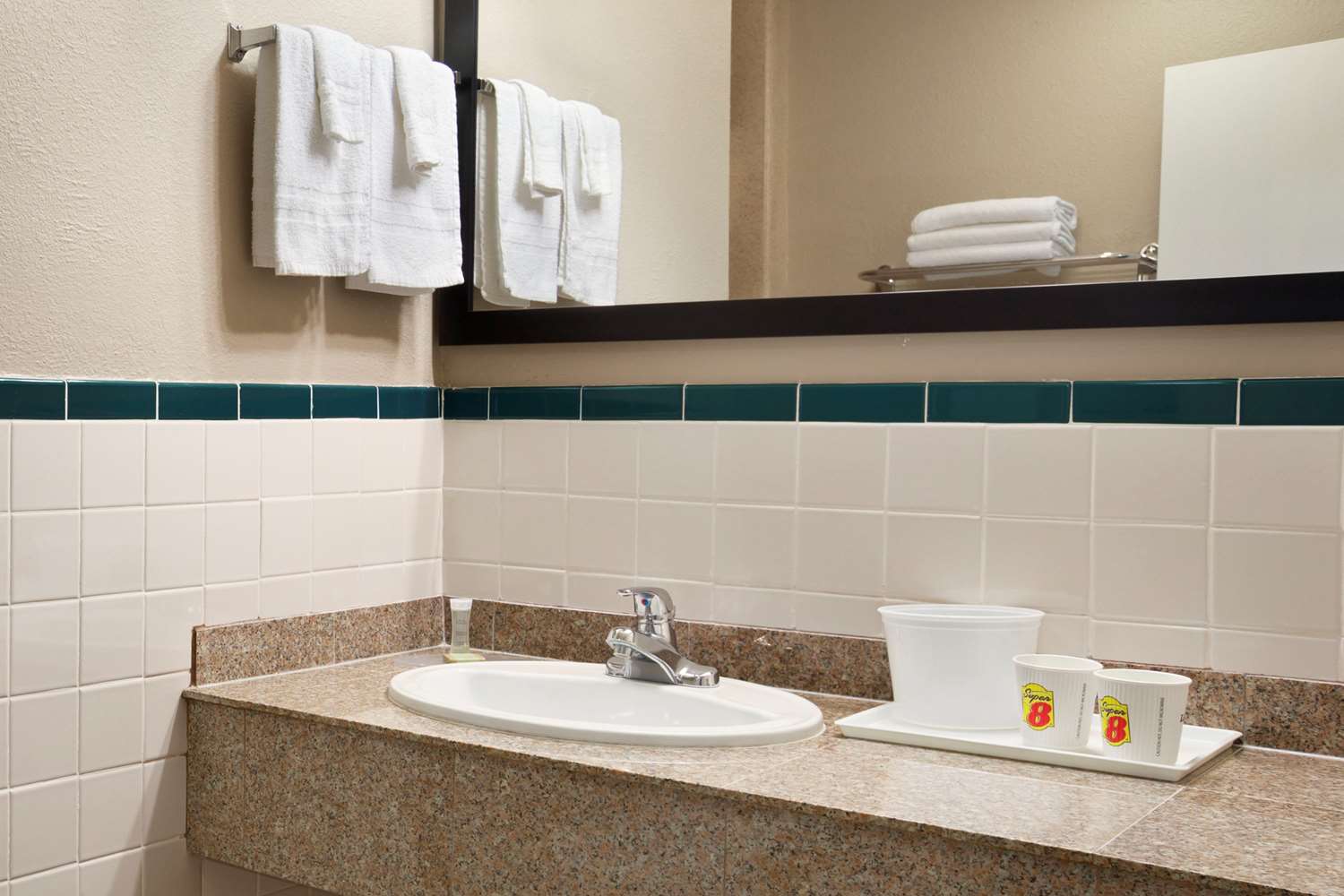 Super 8 by Wyndham McAllen/Downtown/La Plaza Mall 6/6