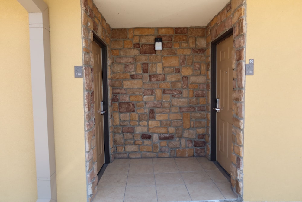 Scottish Inns & Suites White Settlement 16/34