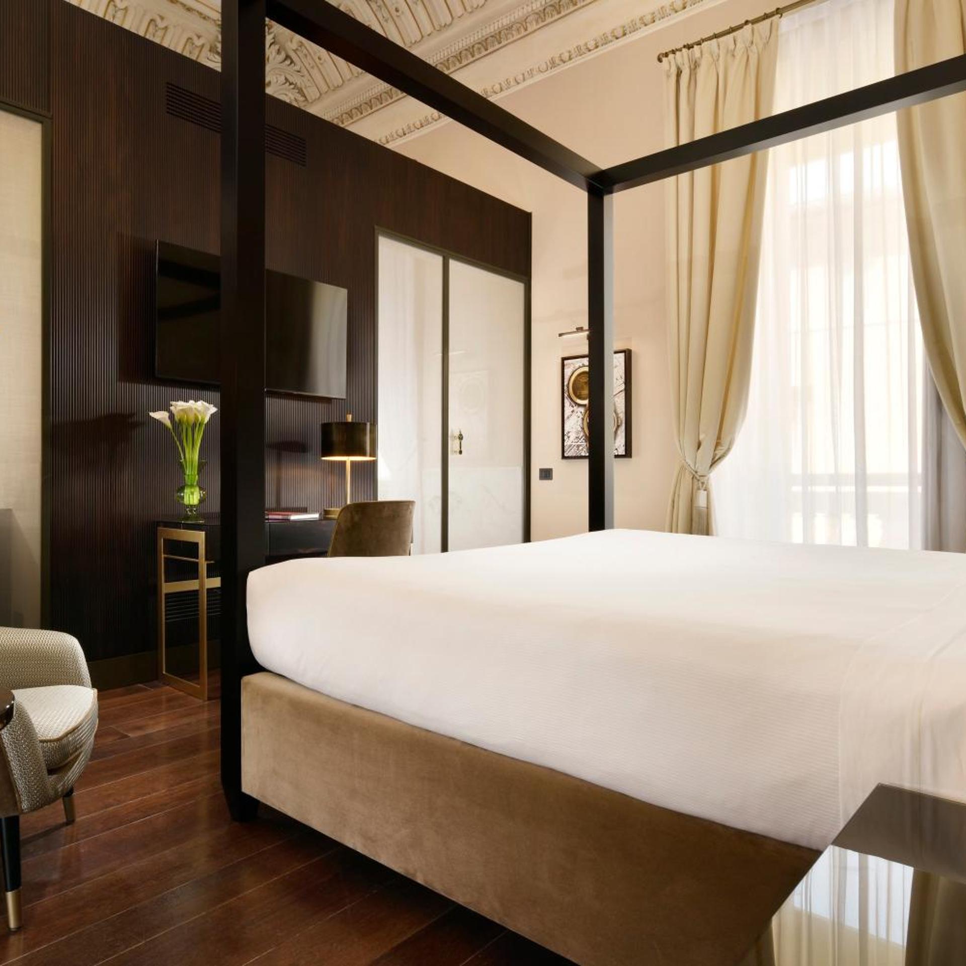 Deluxe, King Bed