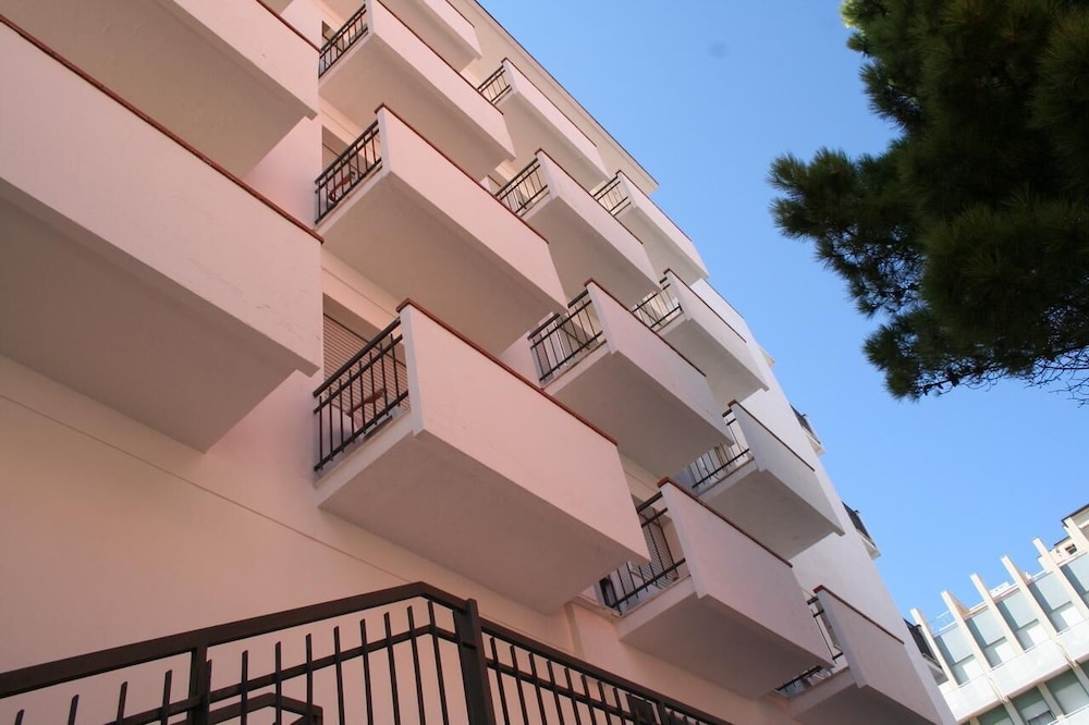 Hotel Montecarlo 5/50