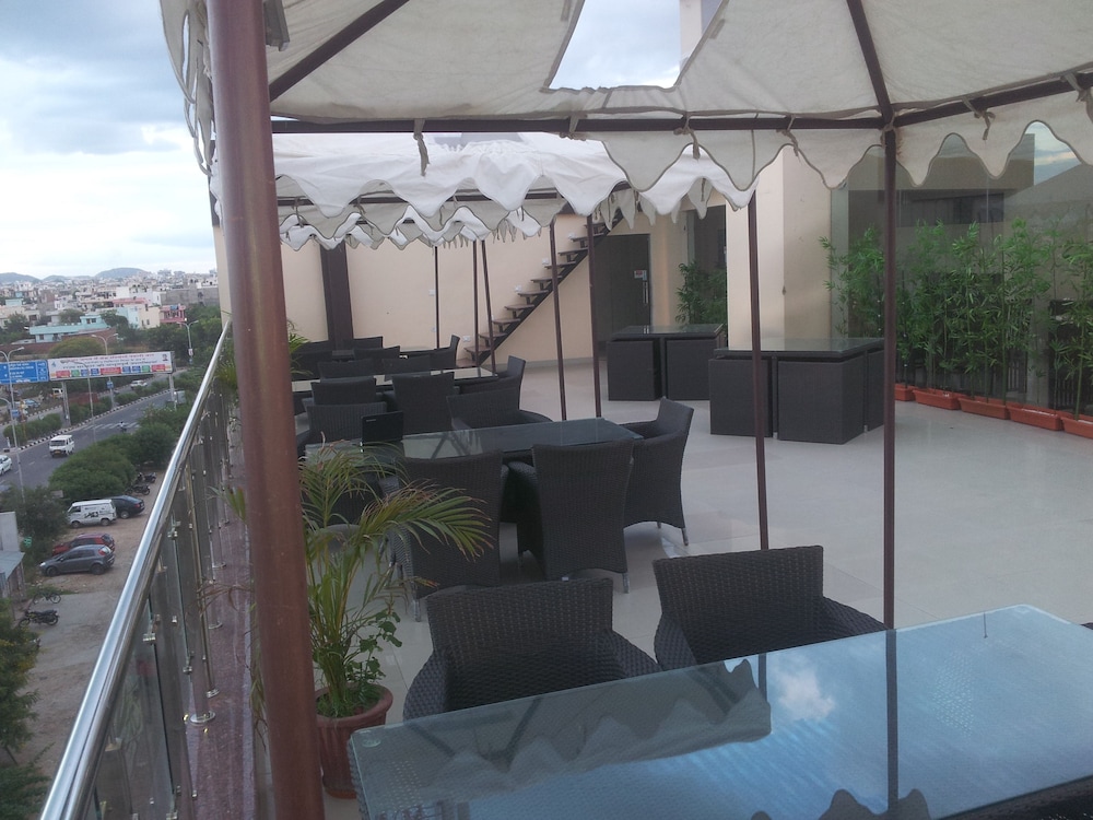 Savi Regency Hotel 16/36