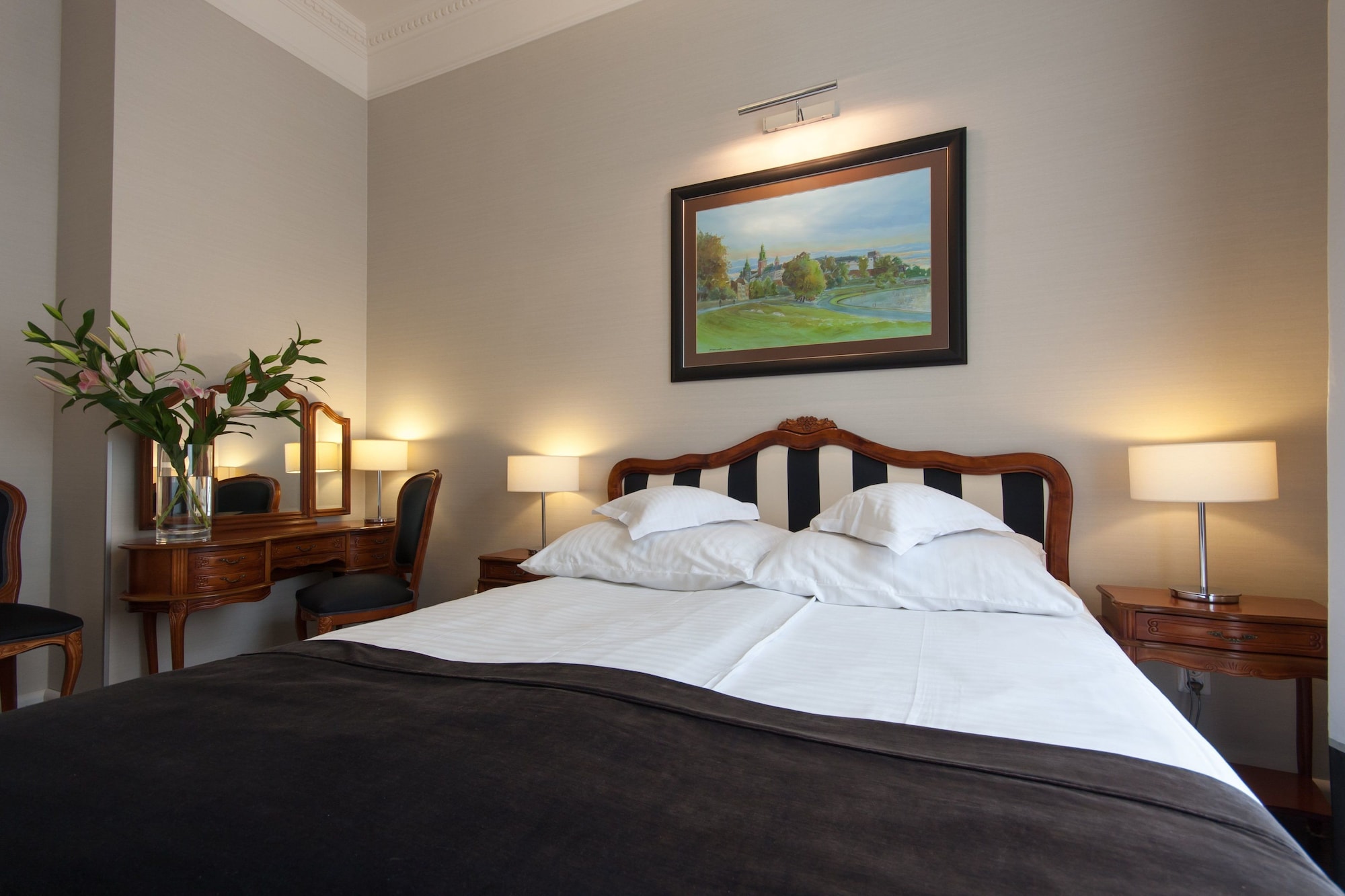ROOM, DOUBLE BED