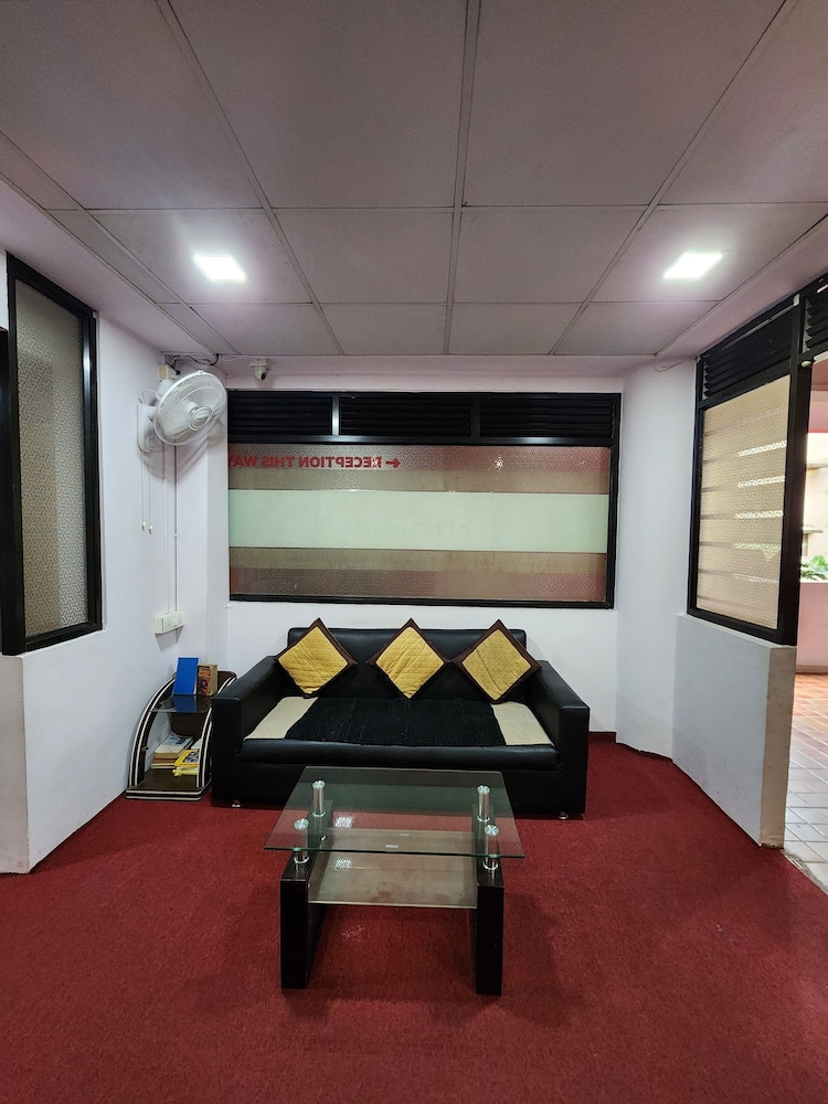 All Seasons Guest House 24/43