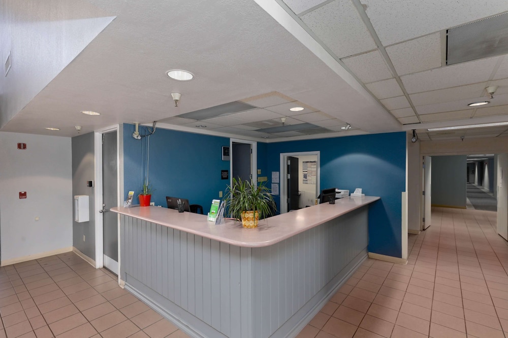 Studio6 Suites Lake Havasu City AZ 19/61