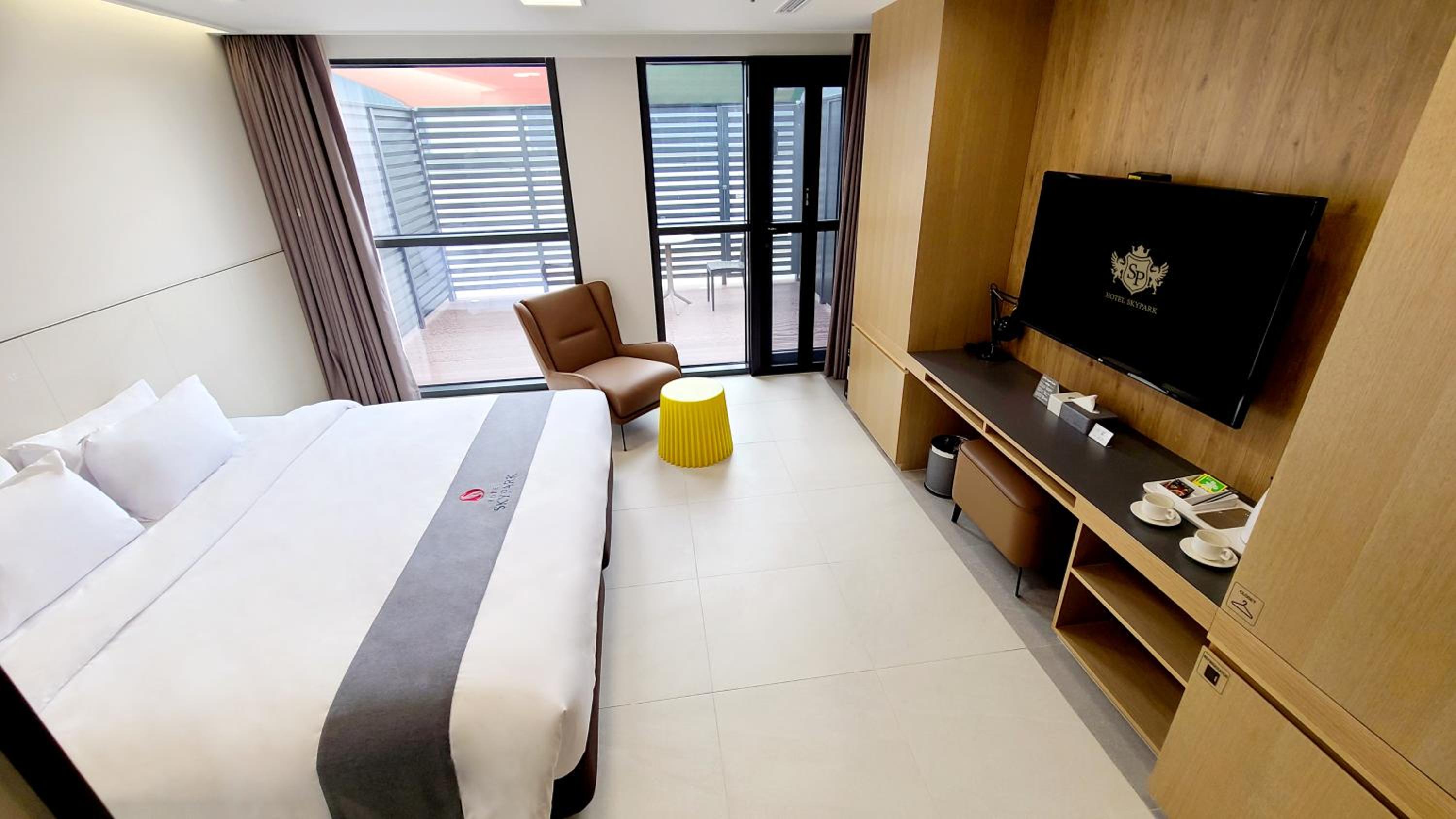 Hollywood, Double Bed, Balcony