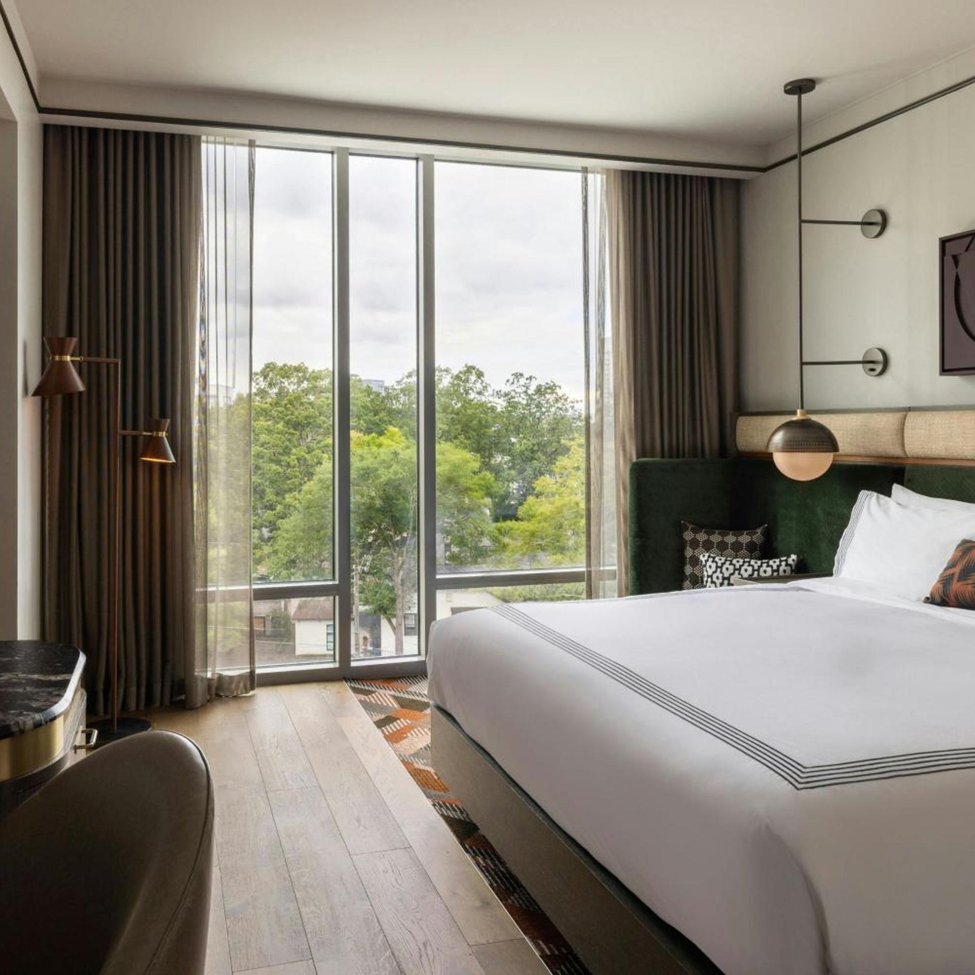1 Bedroom, Suite, King Bed, City View, Parlor