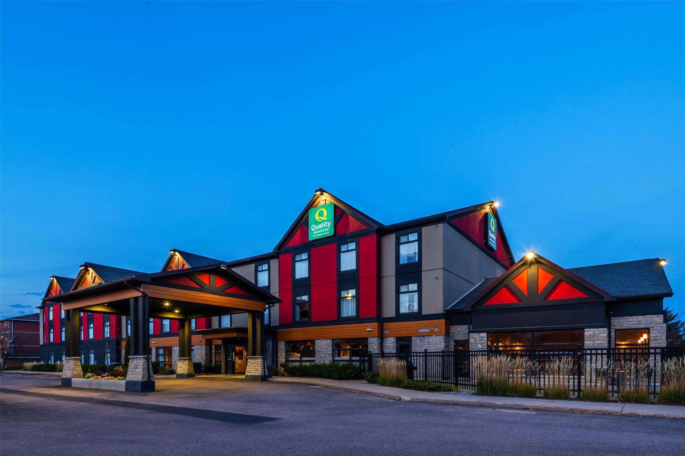 Quality Inn and Suites Petawawa 26/28