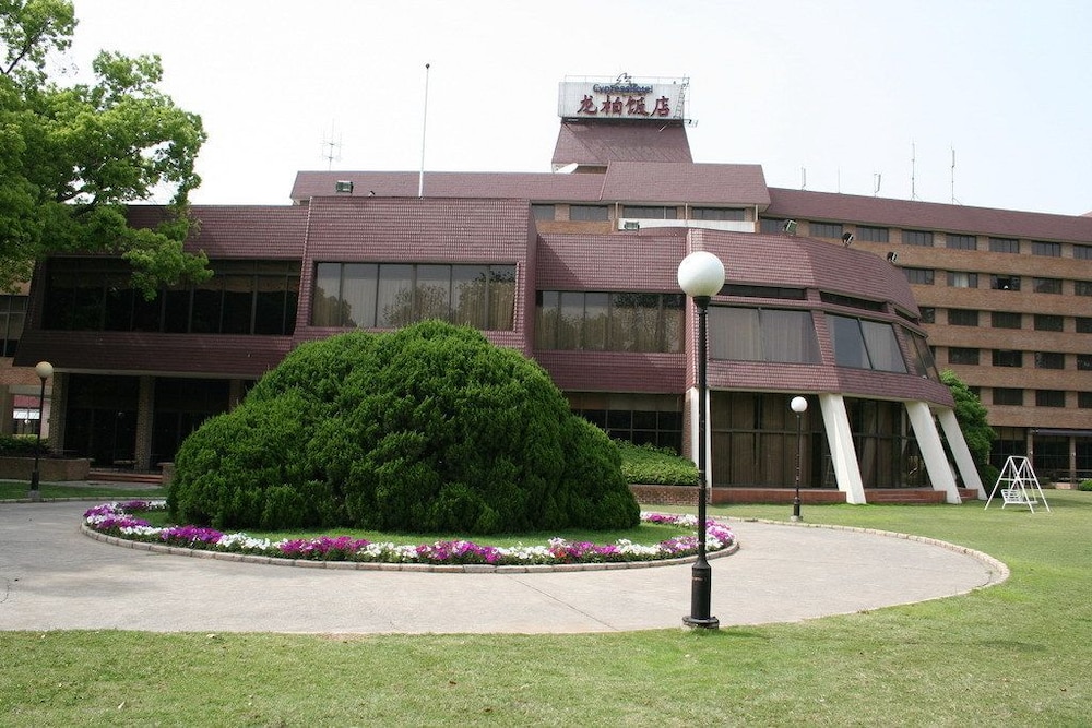 Cypress Hotel 44/45