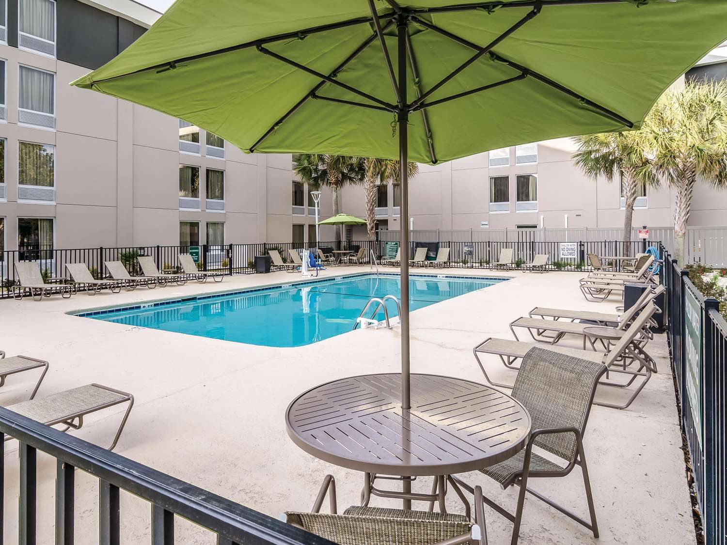 La Quinta Inn & Suites by Wyndham Myrtle Beach - N Kings Hwy 40/42