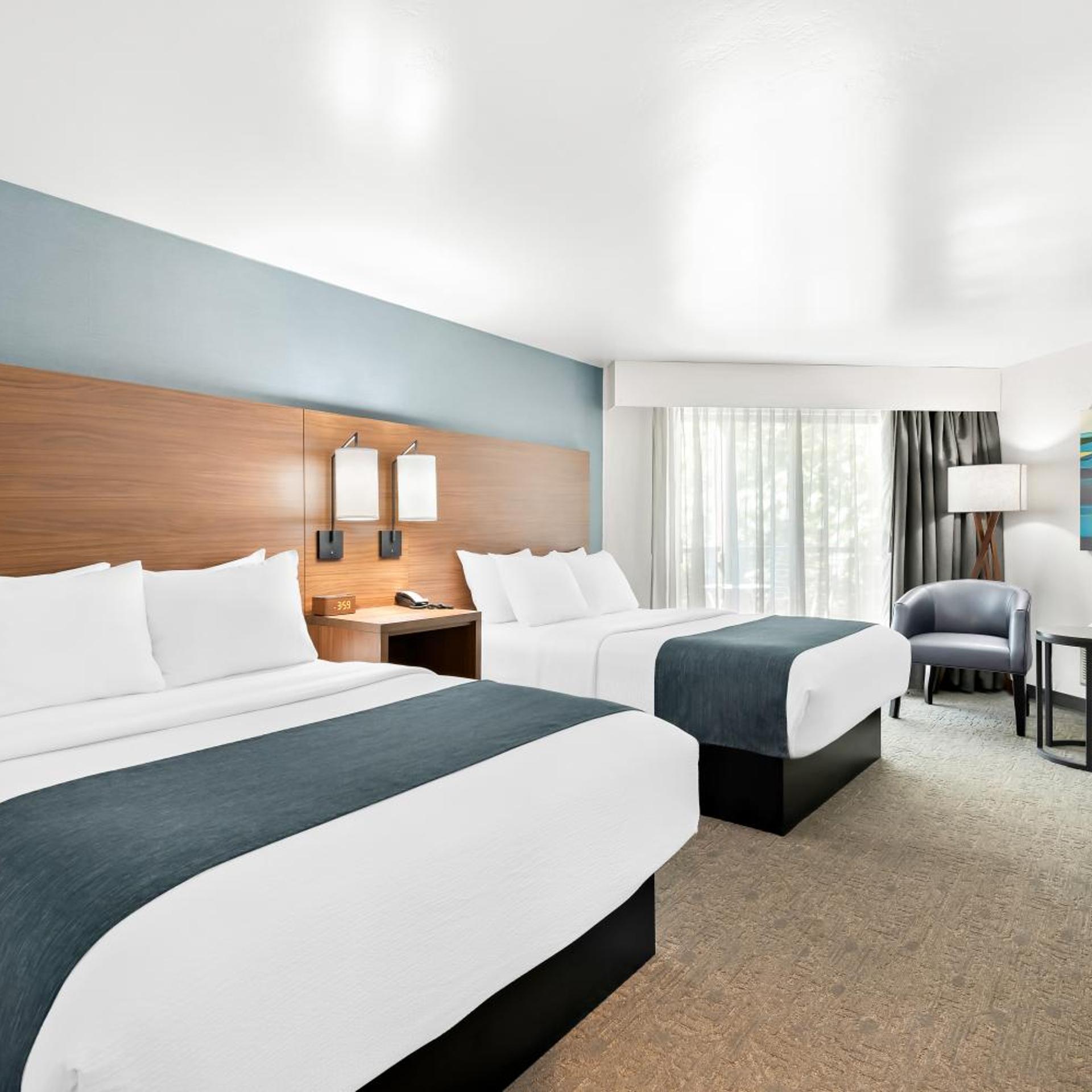Room, 2 Queen Beds, Water View
