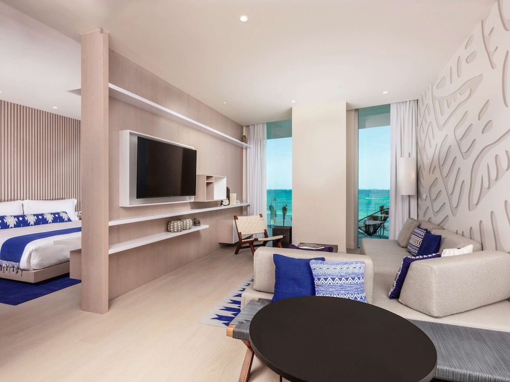 SLS Cancun 65/72