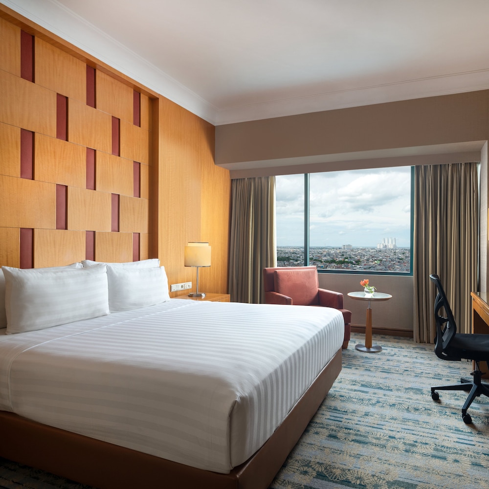 Executive, Queen Bed