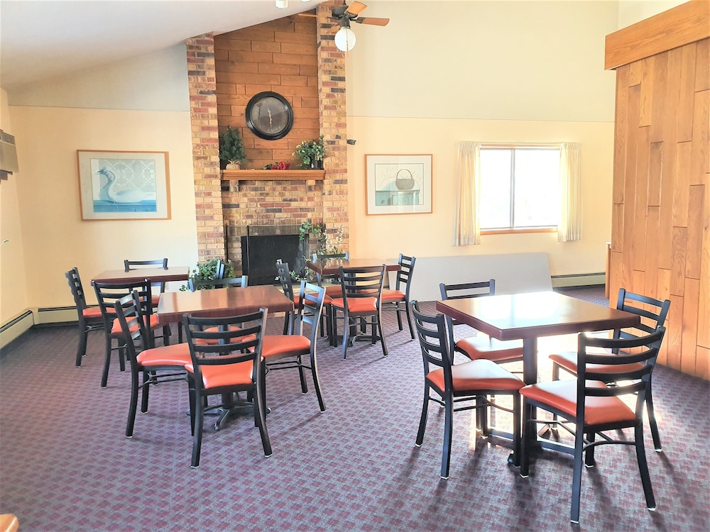 AmeriVu Inn and Suites - Avon 12/17