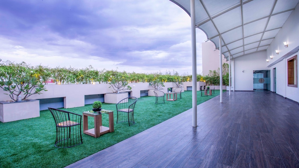 Sidra Pristine Hotel & Portico Halls 44/50