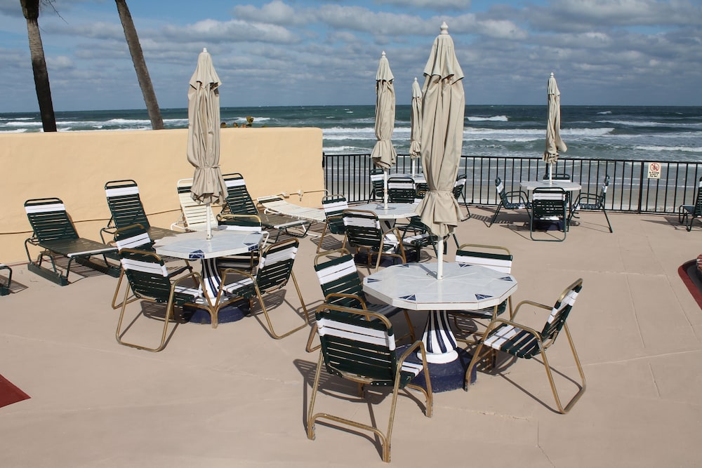 Grand Prix Motel on the Beach 34/48