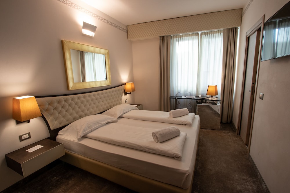 Hotel Corona 19/64