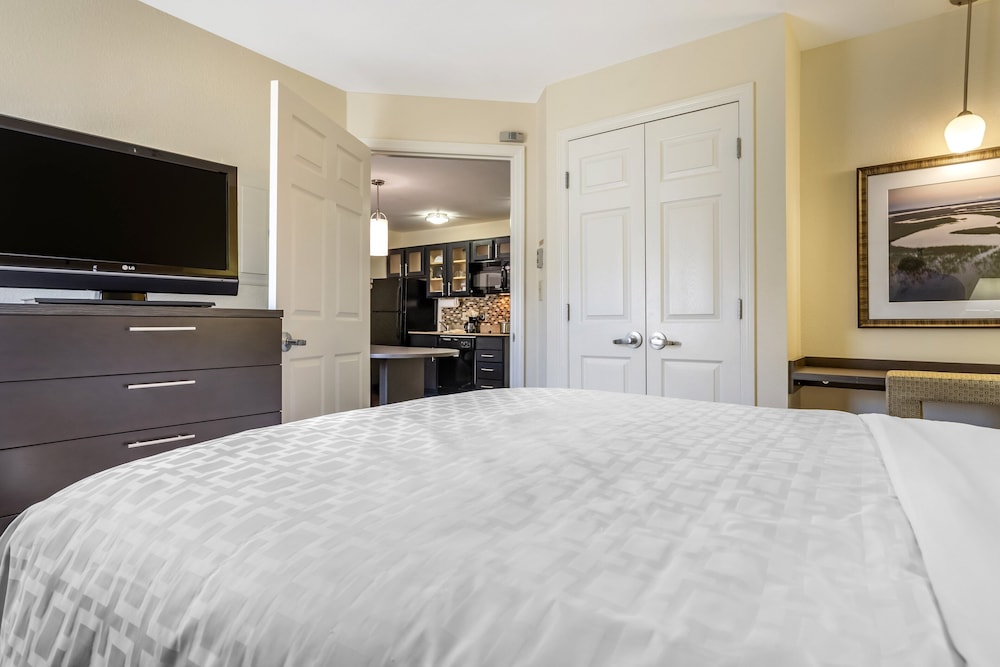 Candlewood Suites Alabaster 11/50