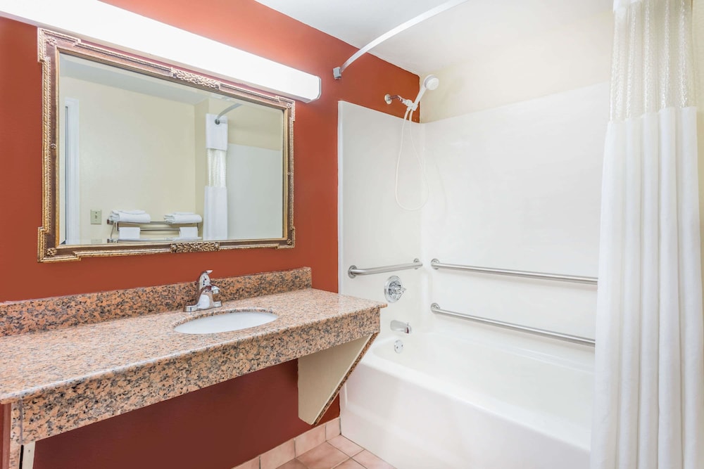 Days Inn by Wyndham Trenton 17/17