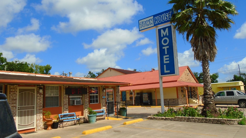 TOWN HOUSE MOTEL 1/61
