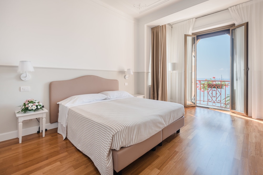 Miramare Hotel 12/42