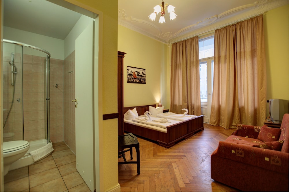 Hotel-Pension Bernstein 10/25