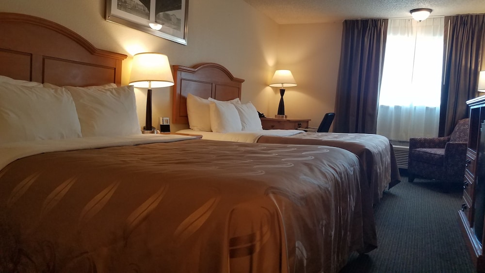 غرفة قياسية بسريرين كوين، Quality Inn & Suites Silverdale Bangor-Keyport 3/10