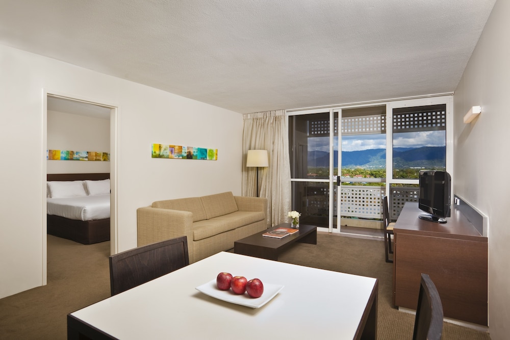 Cairns Harbourside Hotel 47/60
