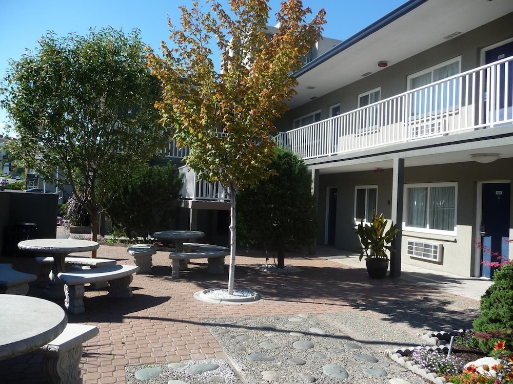 Travelodge By Wyndham Kamloops 1/11