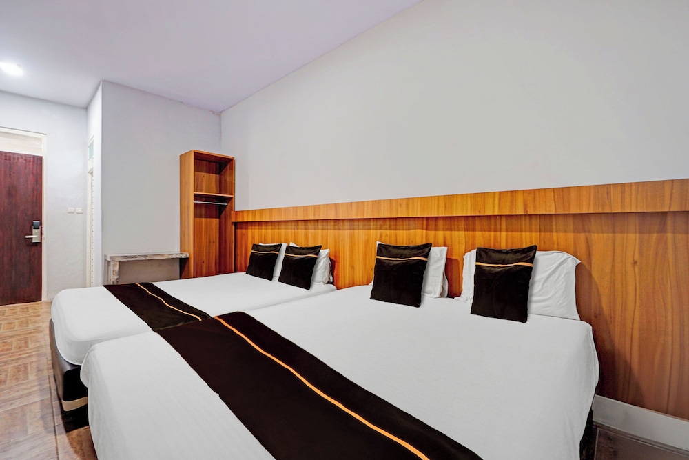OYO 3283 Bwalk Hotel 18/40
