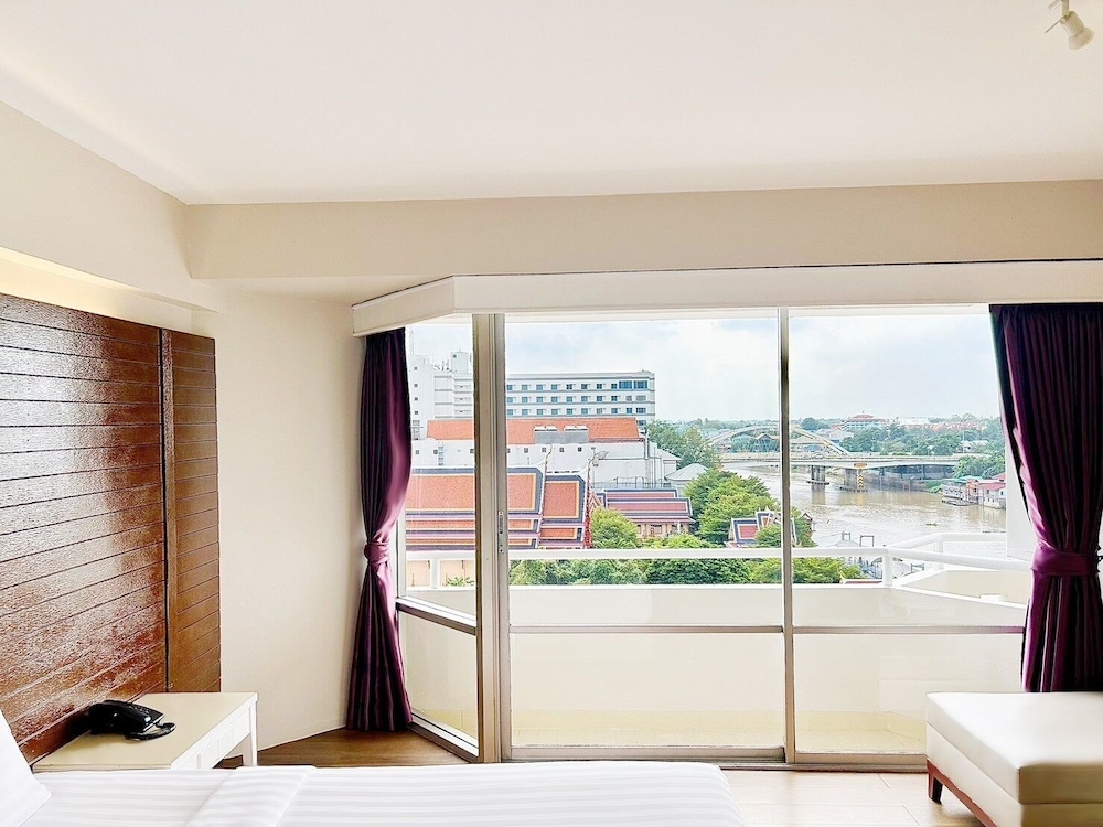 DELUXE, DOUBLE OR TWIN BED, RIVER VIEW