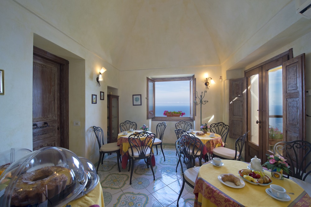 L Antico Borgo Dei Limoni 29/50