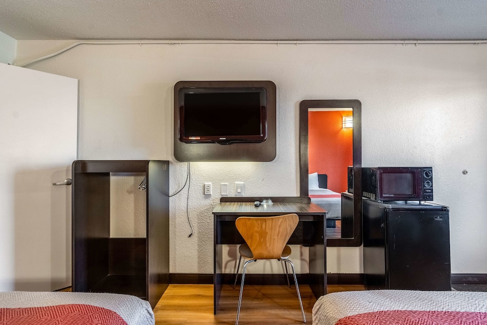 Motel6 Little Rock, AR - West photo3