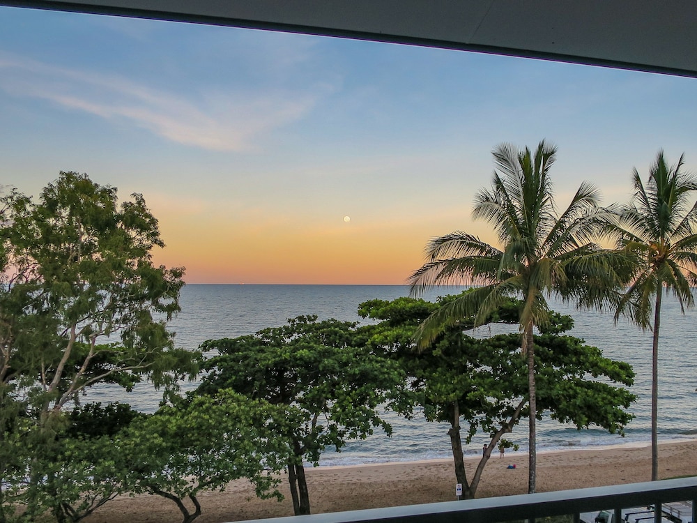 Roydon Beachfront Holiday Apartments 42/50