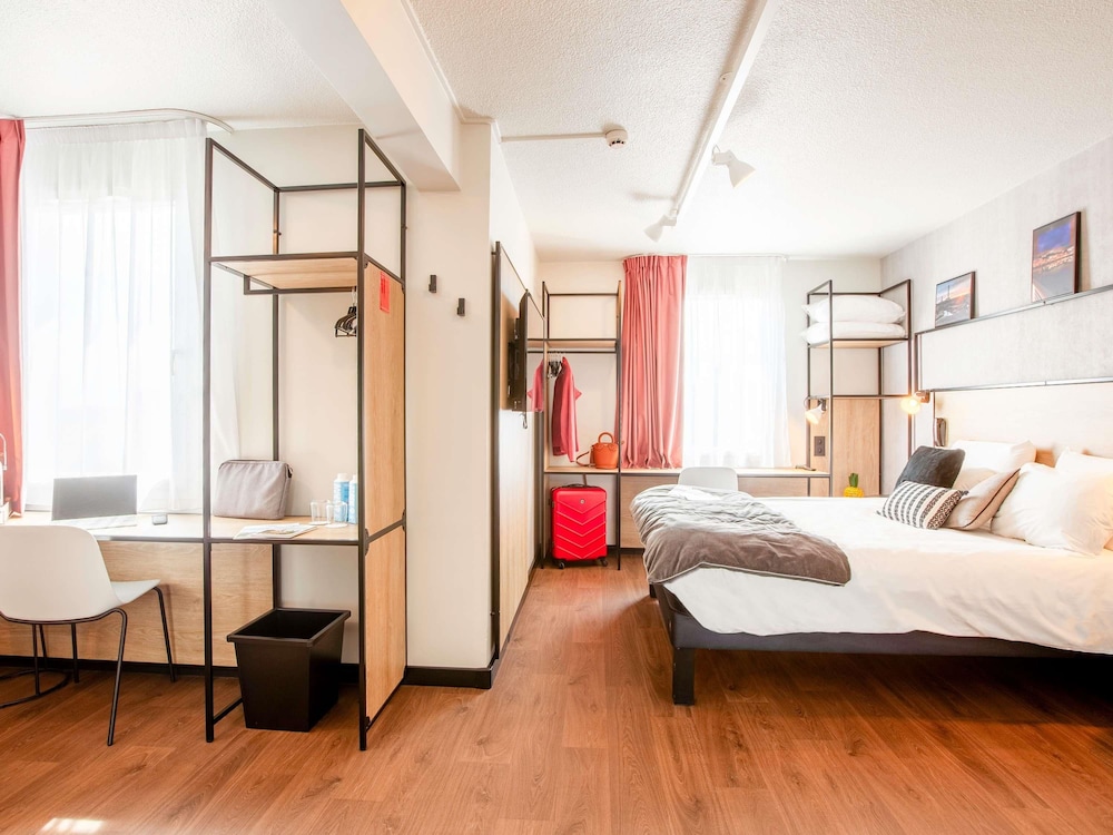 IBIS CHERBOURG LA GLACERIE 21/77