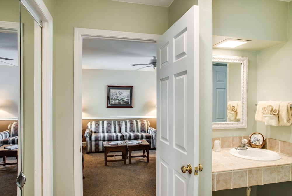 Boxwood Lodge Blowing Rock near Boone-University 34/76