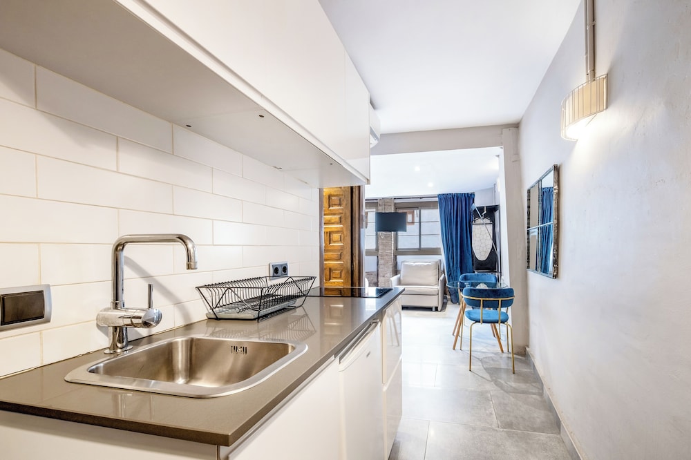 Ainb Picasso Corders Apartments 56/58