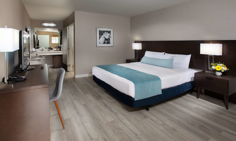 Safari Inn, a Coast Hotel 14/63