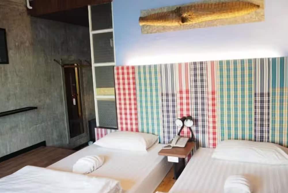 DELUXE, TWIN BEDS
