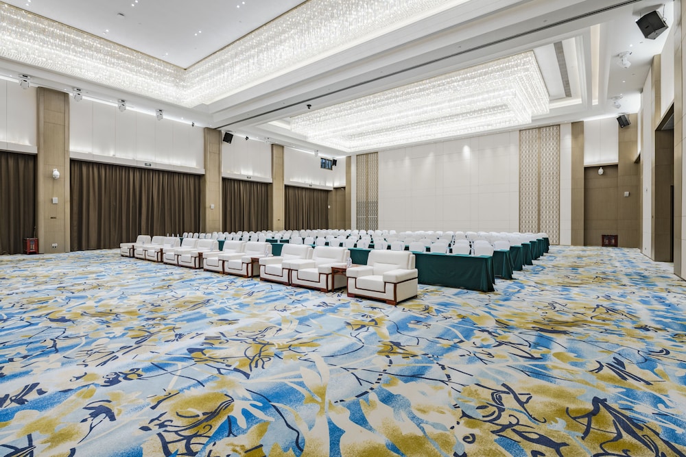 Fengyue Hotel 41/47