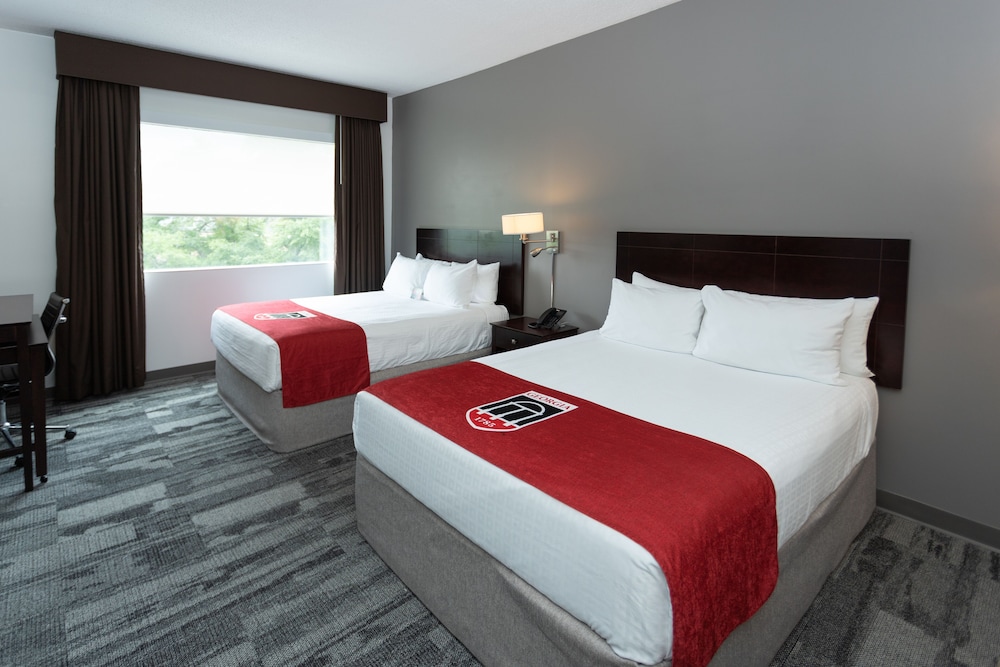 Select, 2 Queen Beds