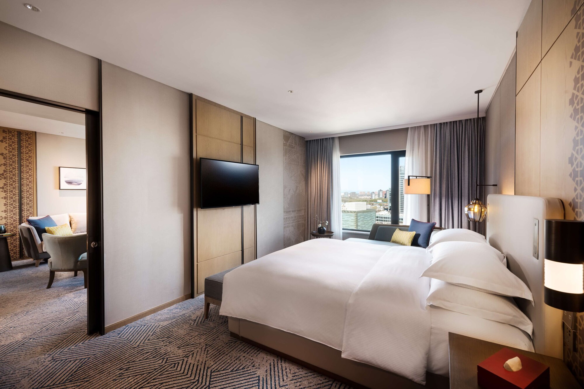 DELUXE, SUITE, KING BED