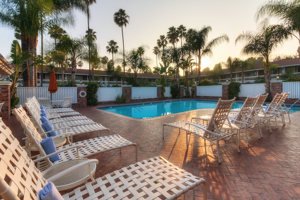 Best Western Plus Carriage Inn 3/78