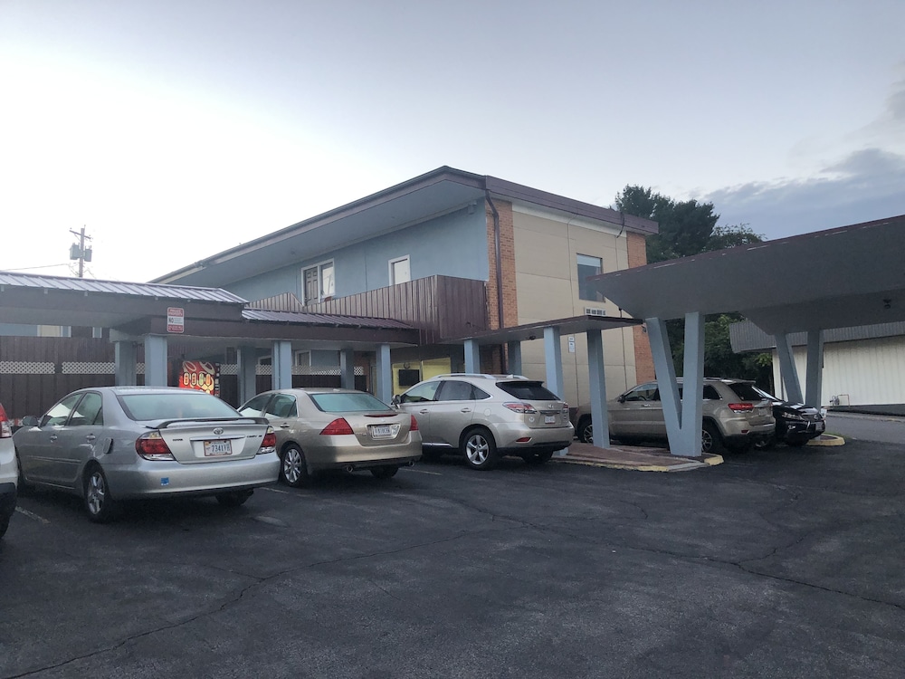 Red Carpet Inn Blacksburg 29/39