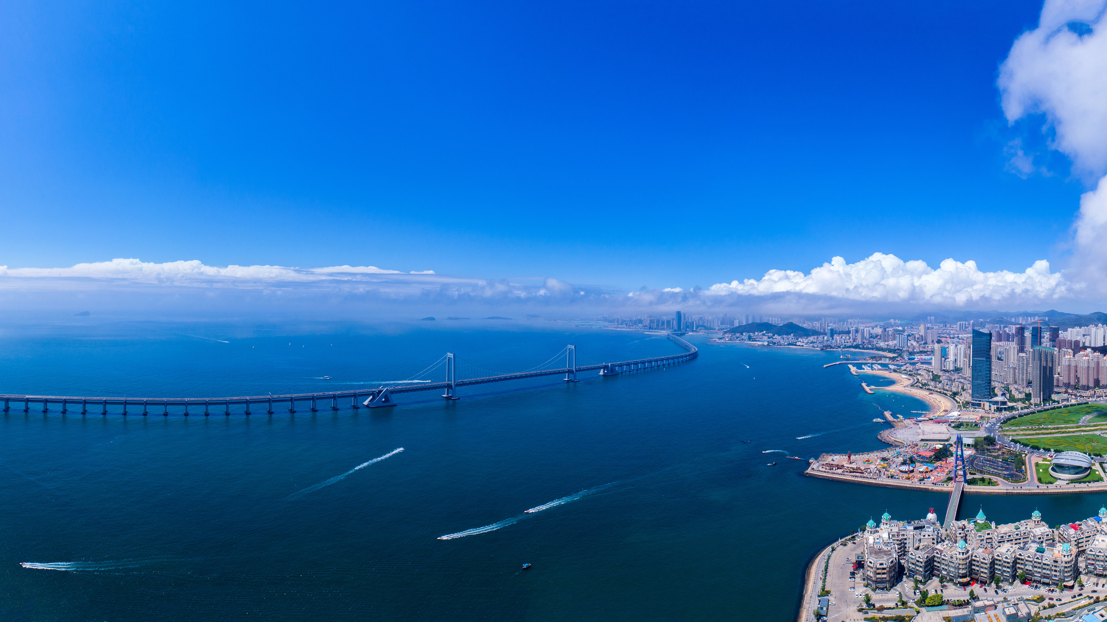 Crowne Plaza Dalian Xinghai 67/70