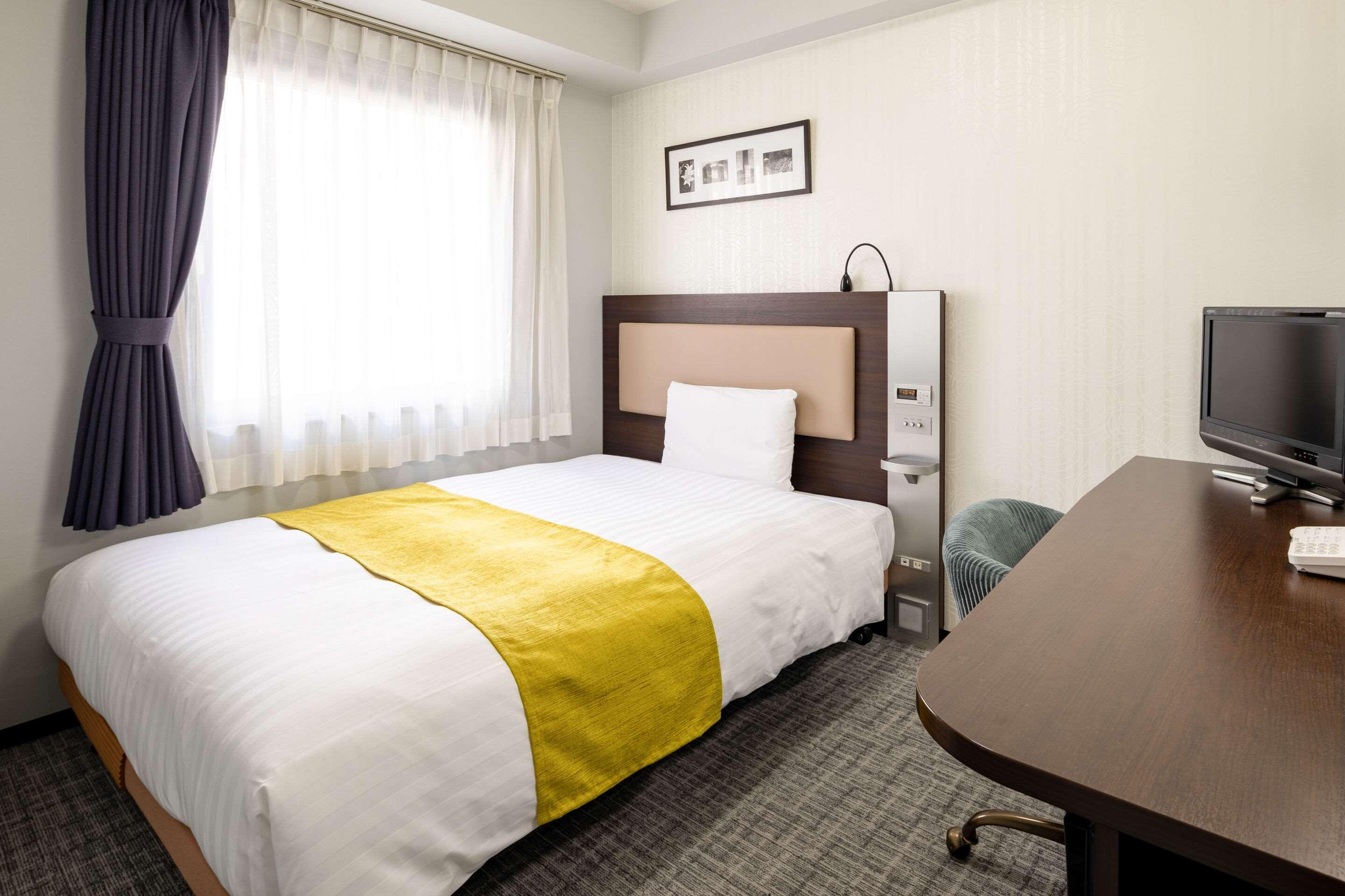 ROOM, DOUBLE BED