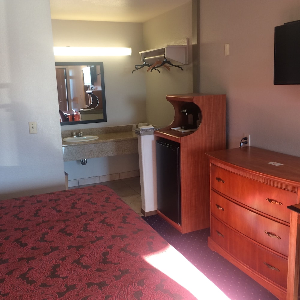Crown Lodge Motel Oakland 20/28