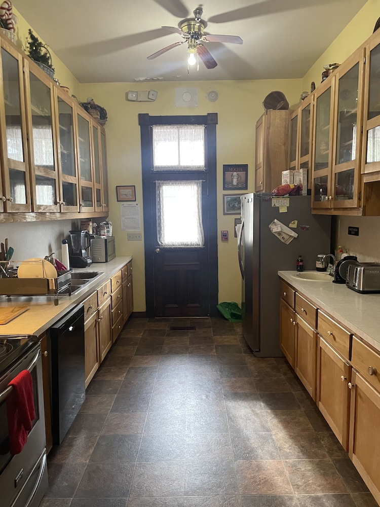 Grand Gables Inn Bed & Breakfast 12/38