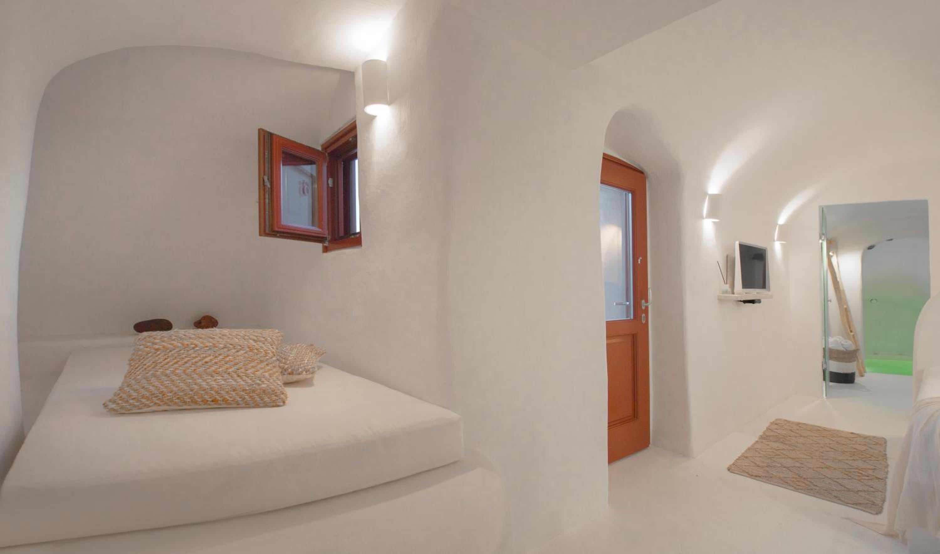 Cave, Junior Suite, 1 Double and 1 Single Bed, Indoor Jetted Tub