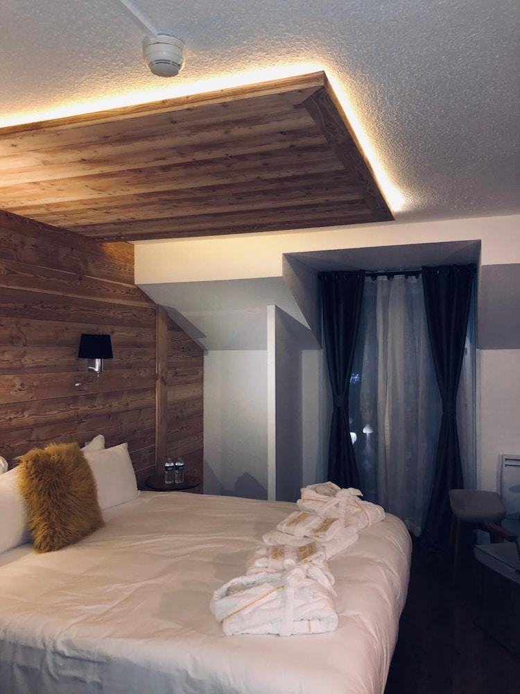 Snow Chill Hotel 10/48
